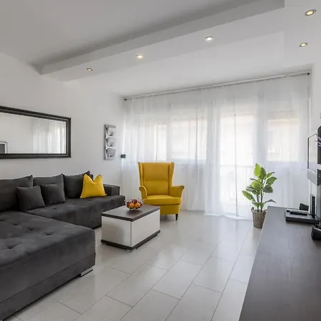 Doors Of West Apartament *