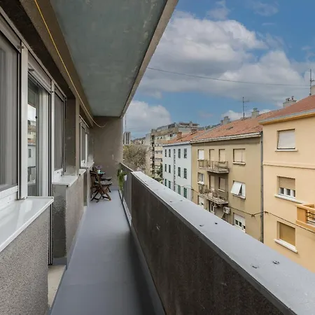 Apartament Doors Of West