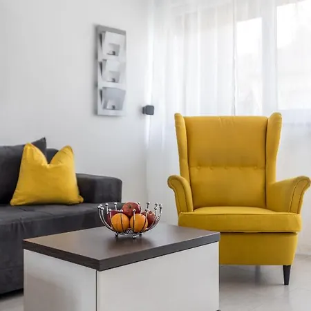 Doors Of West アパート